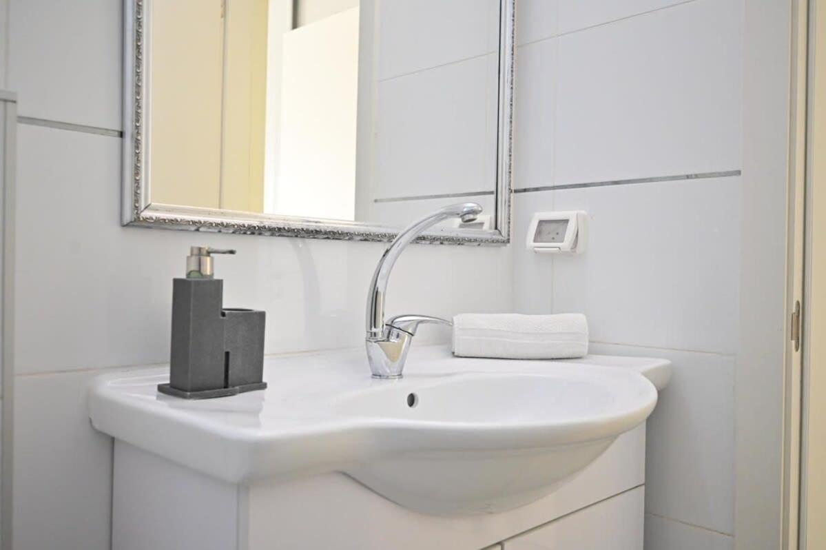 Chic 2br Close To The By Holyguest *