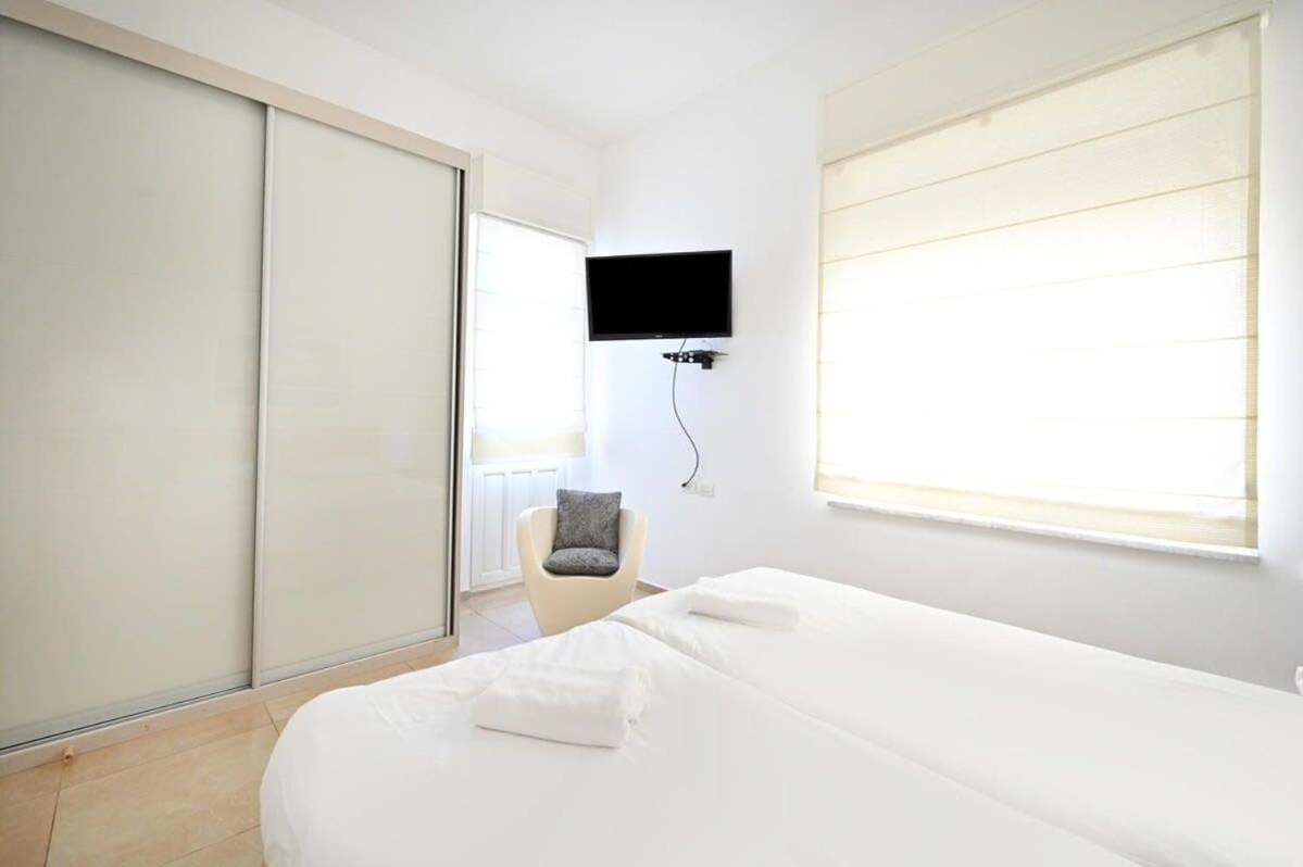 Chic 2br Close To The By Holyguest