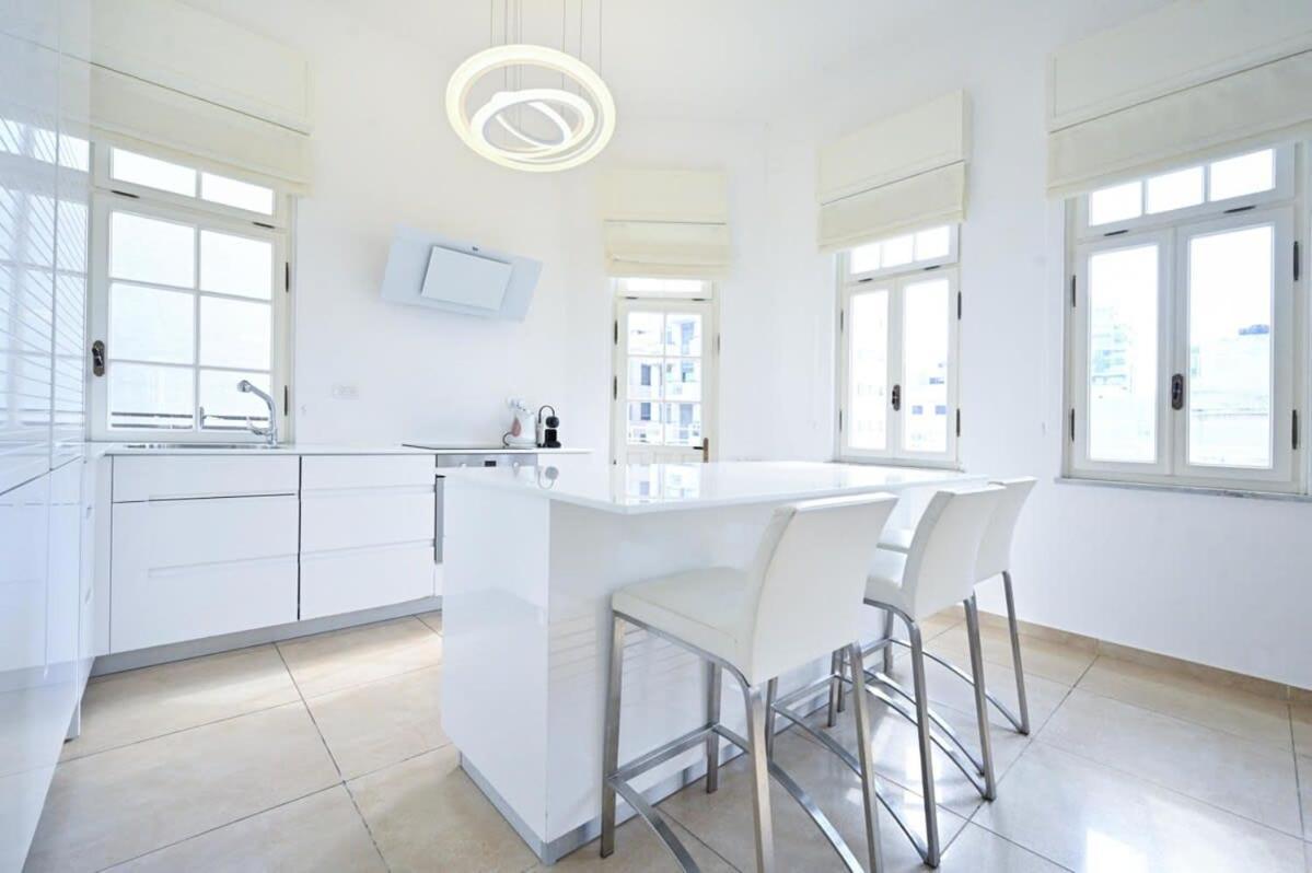 Chic 2br Close To The By Holyguest Apartment Tel Aviv