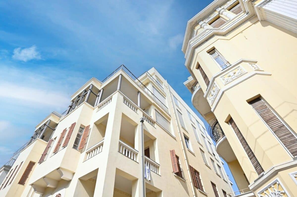 Chic 2br Close To The By Holyguest
