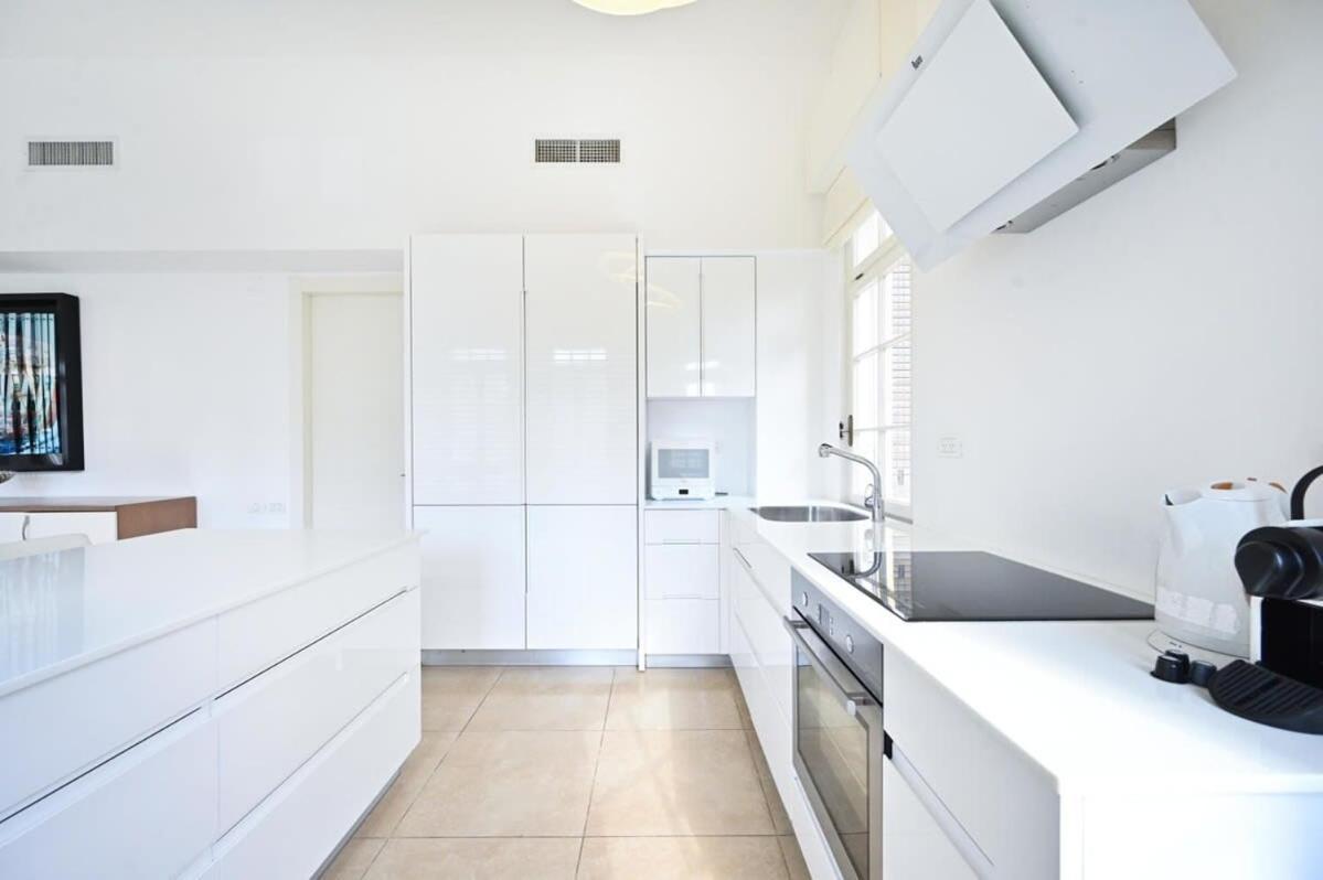 Chic 2br Close To The By Holyguest